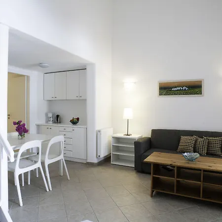 Aparthotel Adikri & Tourlos