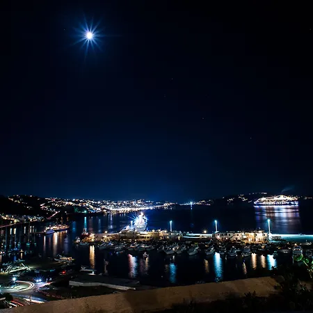 Adikri & Aparthotel Tourlos