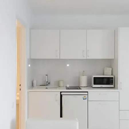 Adikri & Hotel apartamentowy Tourlos