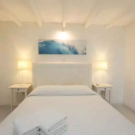 Adikri & Aparthotel Tourlos
