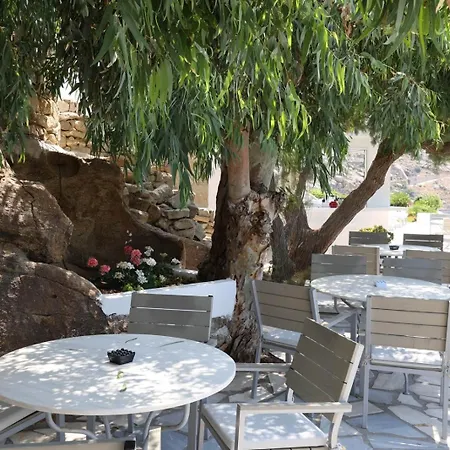 Adikri & Aparthotel Tourlos